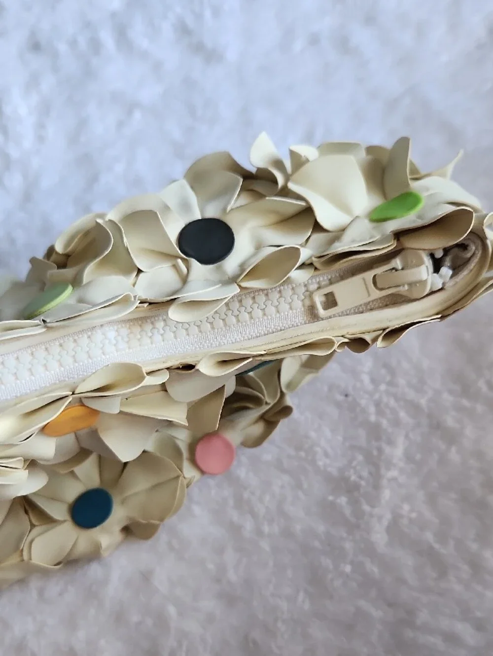 Kor3s Cream Floral Cluster Cluth